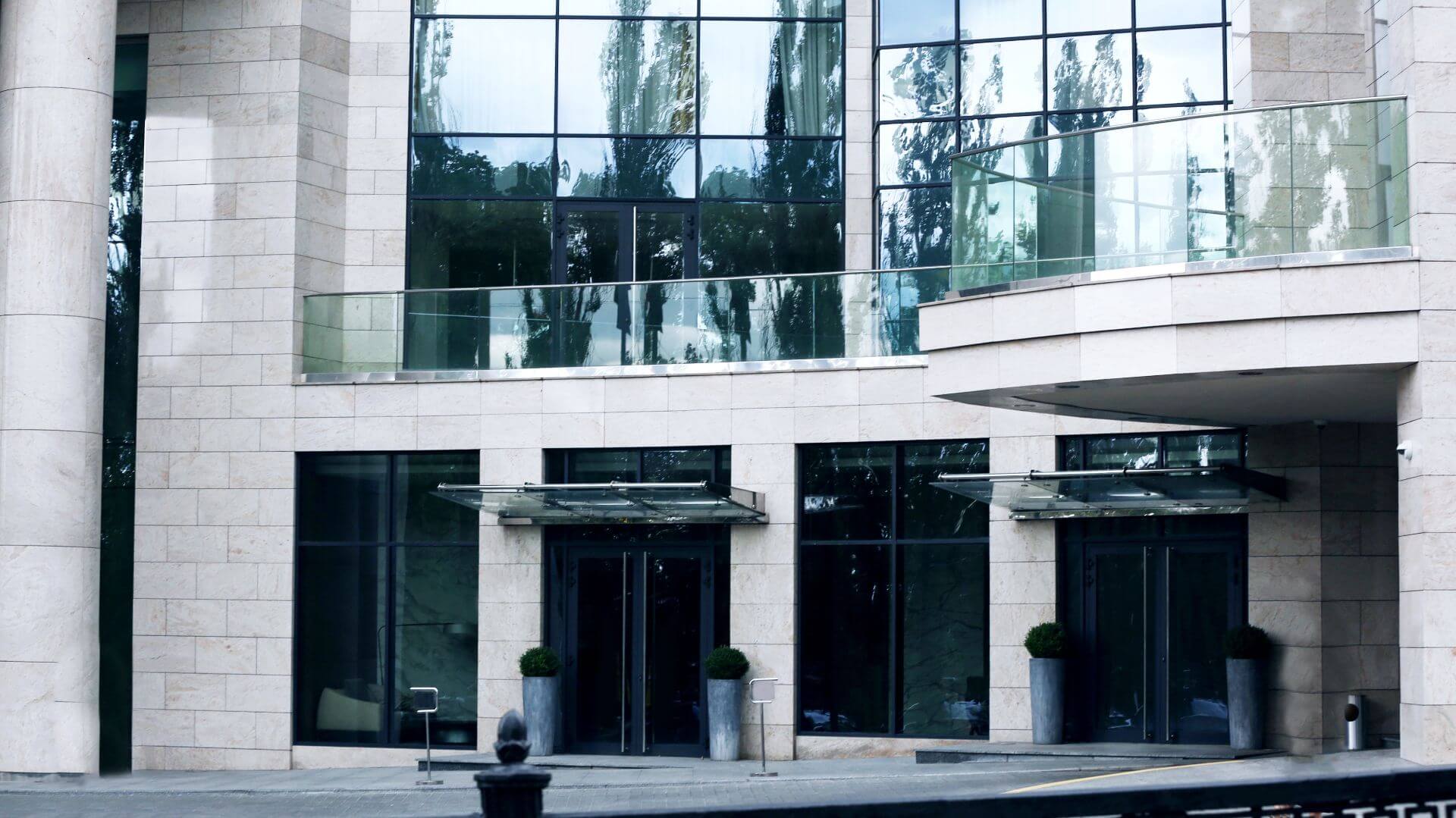 The Importance of Keeping Your Hotel Windows Clean
