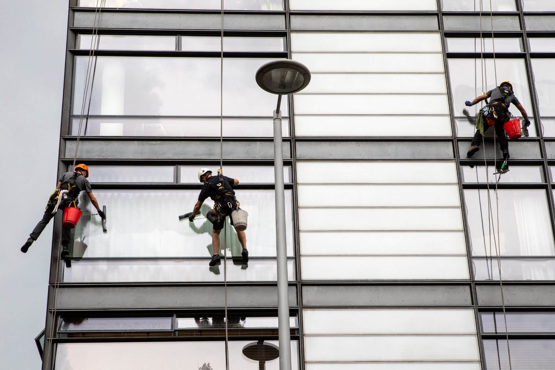 When to Use Rope Access Window Cleaning? K2 Access